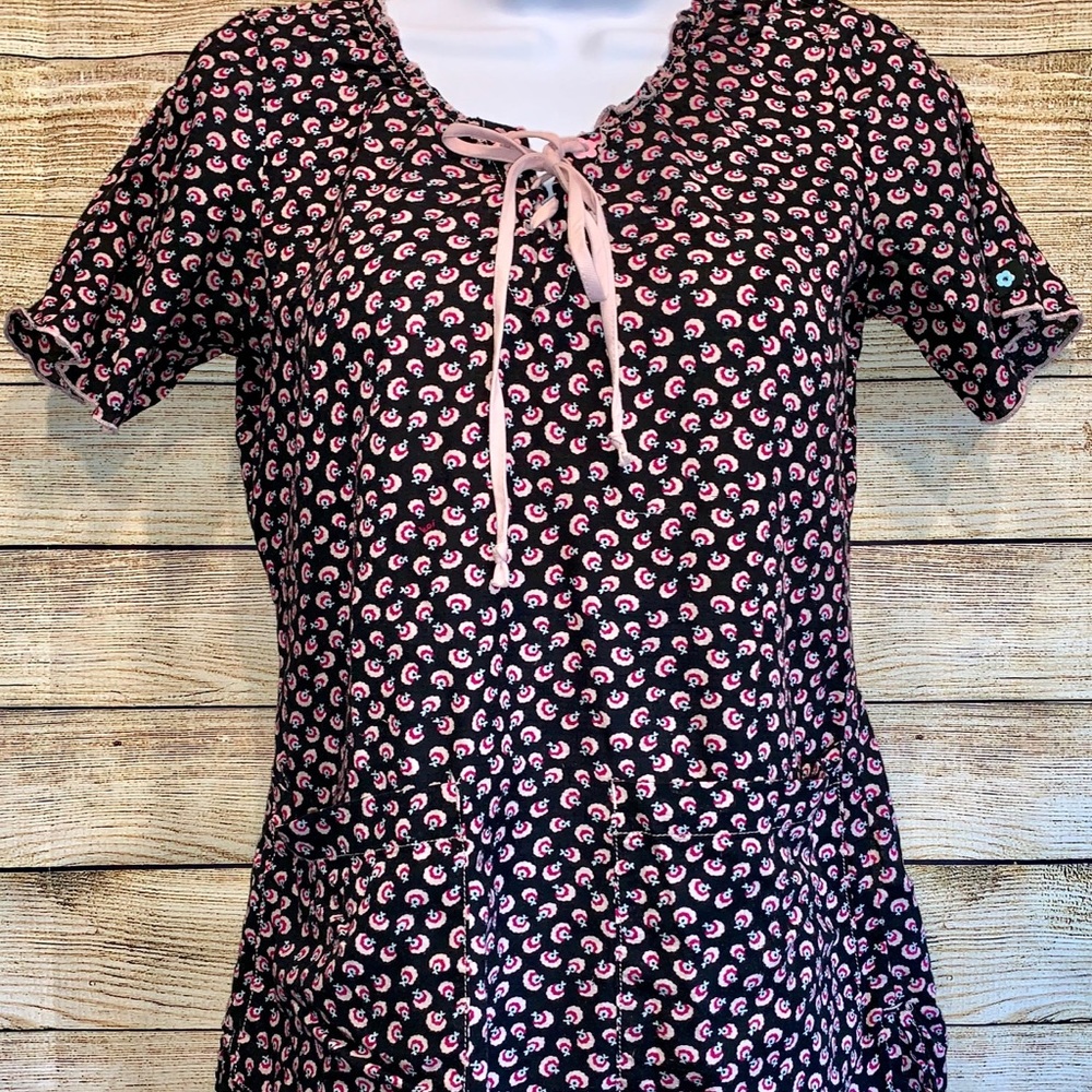 Koi Scrub Top XXS Black with Pink Petal Print